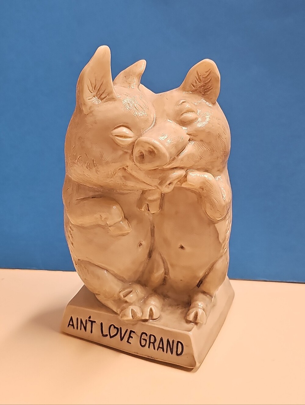 Cute 1970 R&W Berries Co's. 6" Piggy Resin Figurine "AIN'T LOVE GRAND"